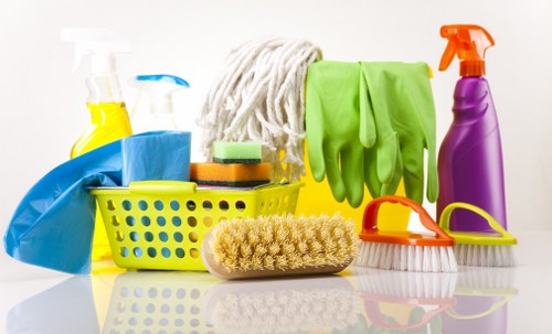 End of tenancy cleaning team preparing a Finsbury Park flat for handover
